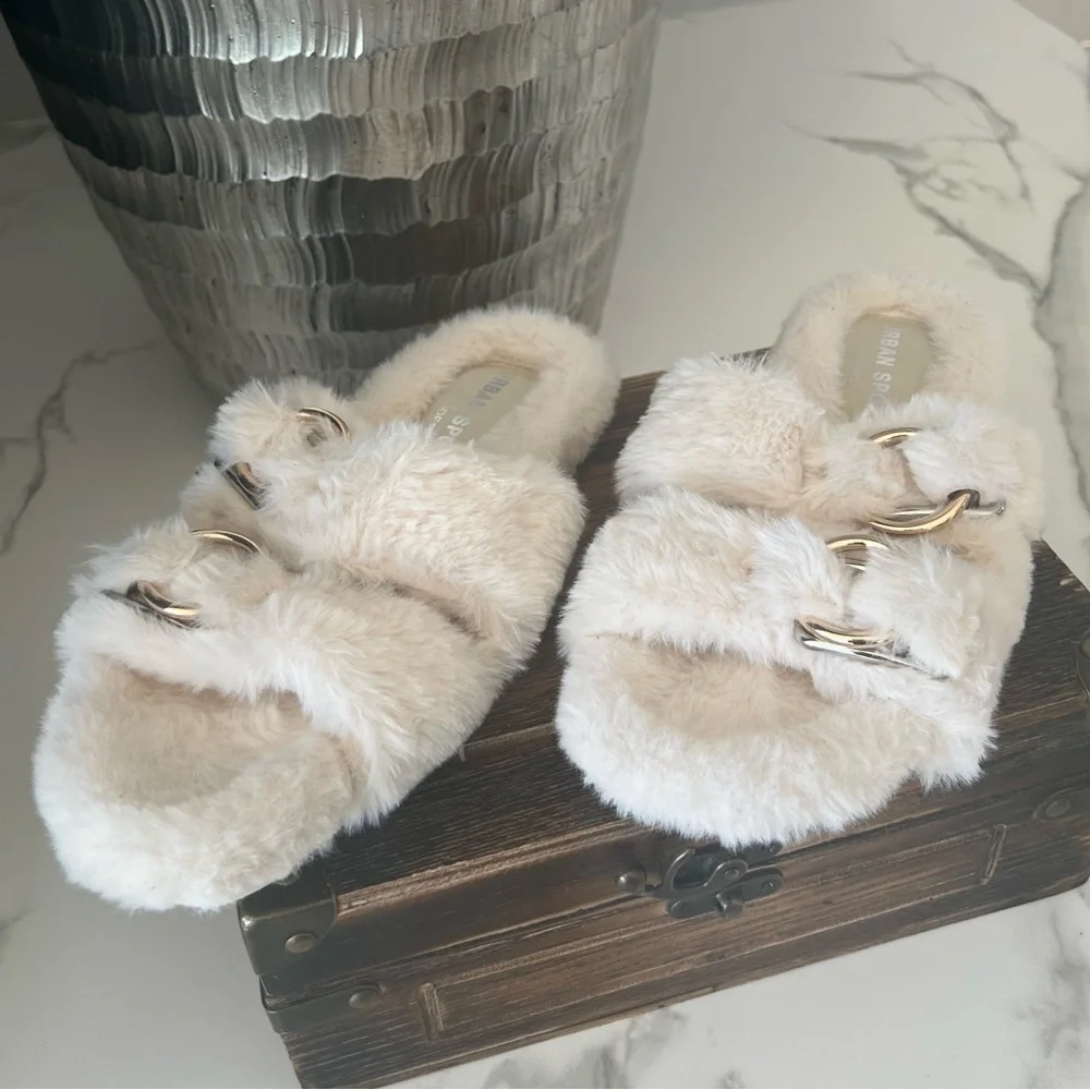 J/Slides Urban Sport J Slides Babee Faux Fur in Cream - Picture 2 of 8